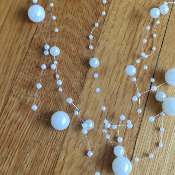 Body Central Fake Pearl Necklace - Picture 4 of 5